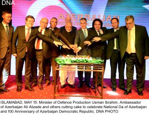 ISLAMABAD, MAY 15: Minister of Defence Production Usman Ibrahim, Ambassador of Azerbaijan Ali Alizade and others cutting cake to celebrate National Da of Azerbaijan and 100 Anniversary of Azerbaijan Democratic Republic. DNA PHOTO