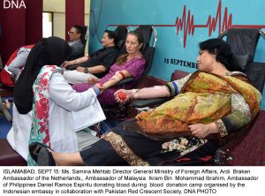 ISLAMABAD, SEPT 15: Ms. Samina Mehtab Director General Ministry of Foreign Affairs, Ardi Braken Ambassador of the Netherlands,, Ambassador of Malaysia Ikram Bin Mohammad Ibrahim, Ambassador of Philippines Daniel Ramos Espiritu donating blood during blood donation camp organised by the Indonesian embassy in collaboration with Pakistan Red Crescent Society. DNA PHOTO