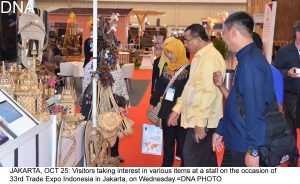 JAKARTA, OCT 25: Visitors taking interest in various items at a stall on the occasion of 33rd Trade Expo Indonesia in Jakarta, on Wednesday.=DNA PHOTO