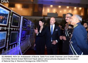ISLAMABAD, NOV 24: Ambassador of Bosnia, Sakib Foric briefs Chairman Joint Chiefs of Staff Committee General Zubair Mahmood Hayat aabout various pictures displayed on the occasion of National Day of Bosnia & Herzegovina.=DNA PHOTO